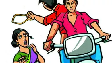 ಮಹಿಳೆಗೆ ಚಾಕುವಿನಿಂದ ಇರಿದು ಚಿನ್ನದ ಸರ ಕಿತ್ತುಕೊಂಡ ಯುವಕರು; ಸಾರ್ವಜನಿಕರಿಂದ ಬಿತ್ತು ಗೂಸ - Kannada News