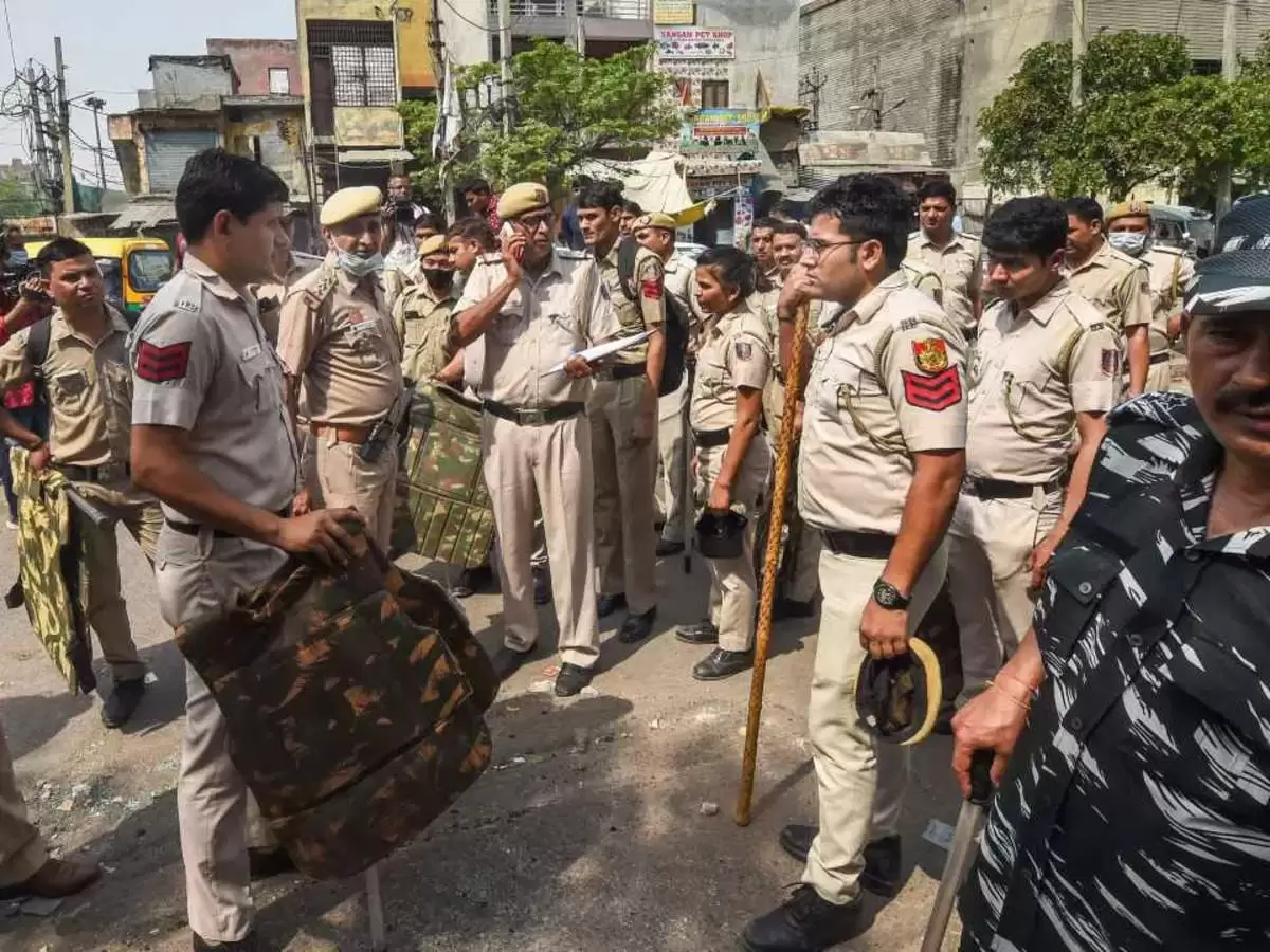 19 Cops Injured During Clashes In Maharashtra Steel Factory 27 Arrested