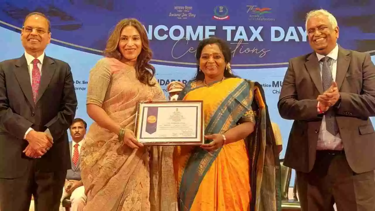 ಐಟಿ ಪೇಮೆಂಟ್ ನಲ್ಲಿ ಸೂಪರ್ ಸ್ಟಾರ್ ರಜನಿ ಟಾಪ್ !