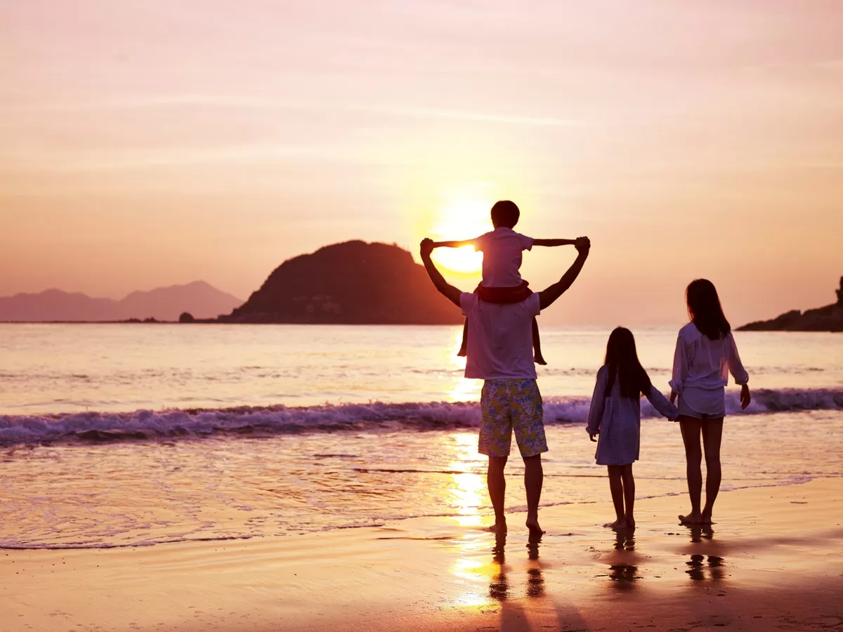 How to avoid getting sick during holiday trips