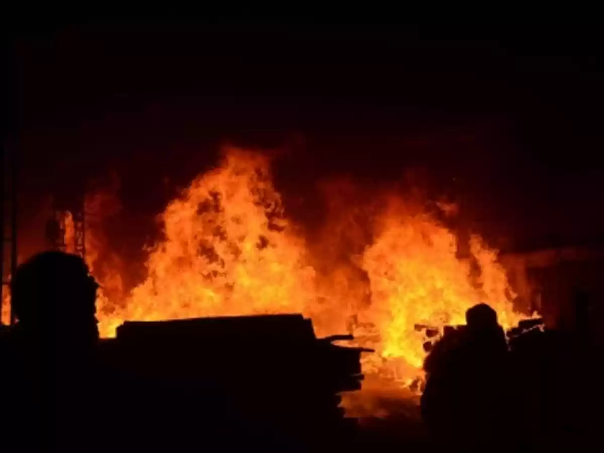 Terrible fire in factory building in Uttar Pradesh