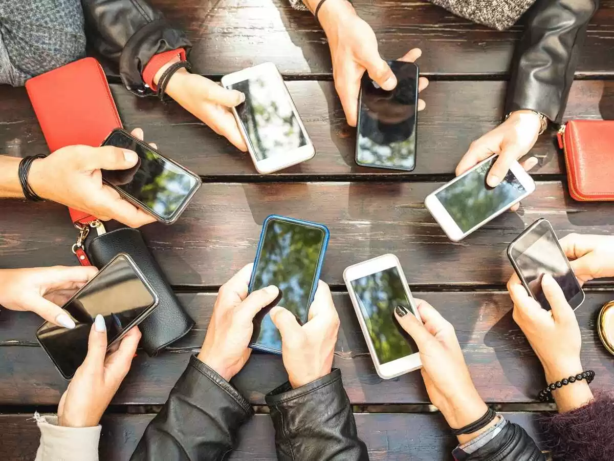More than 1.2 billion mobile phone users in India, Revealed in the report