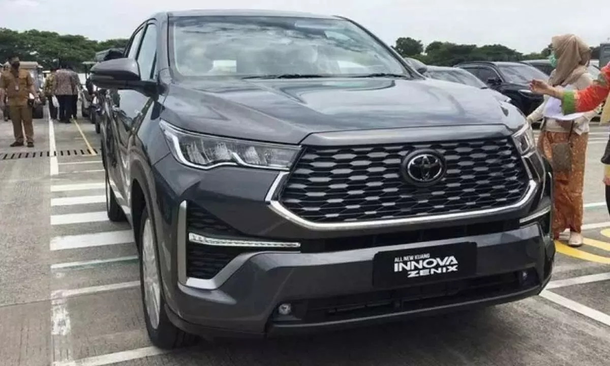 Toyota Innova Hycross Unveiled Know The Price, Features, Specs, EV Range And More