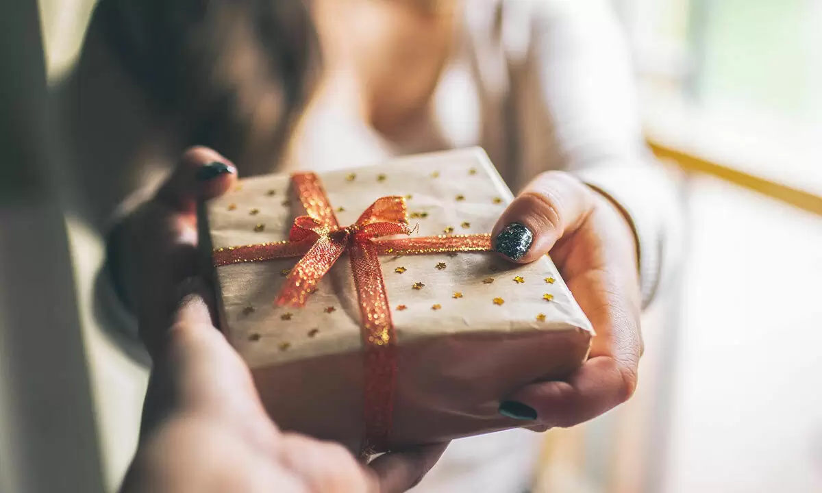 Gift a smartphone to your loved one on the occasion of Valentine's Day 2023