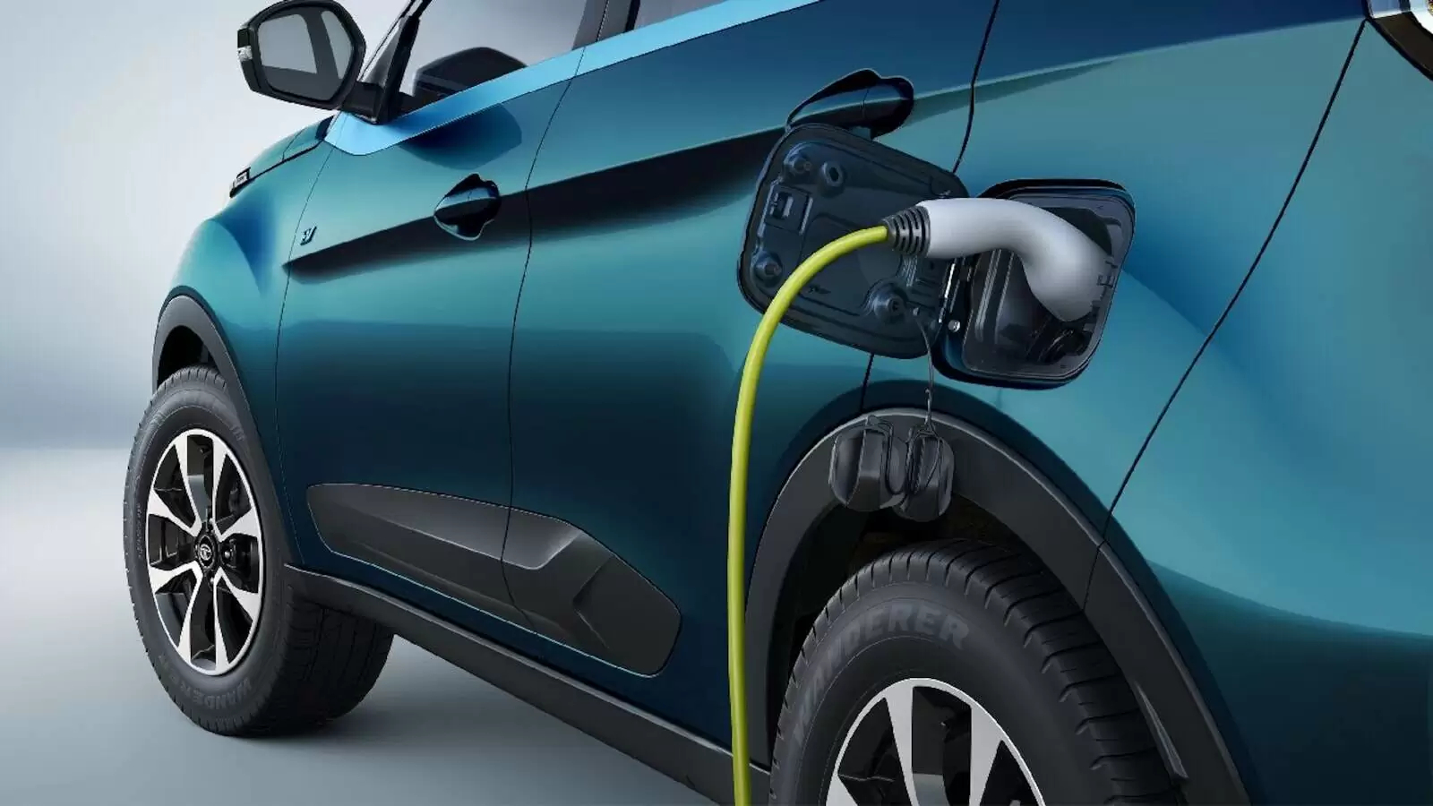 Electric Car Gives 400 km travel Range with only 10 minutes of charging