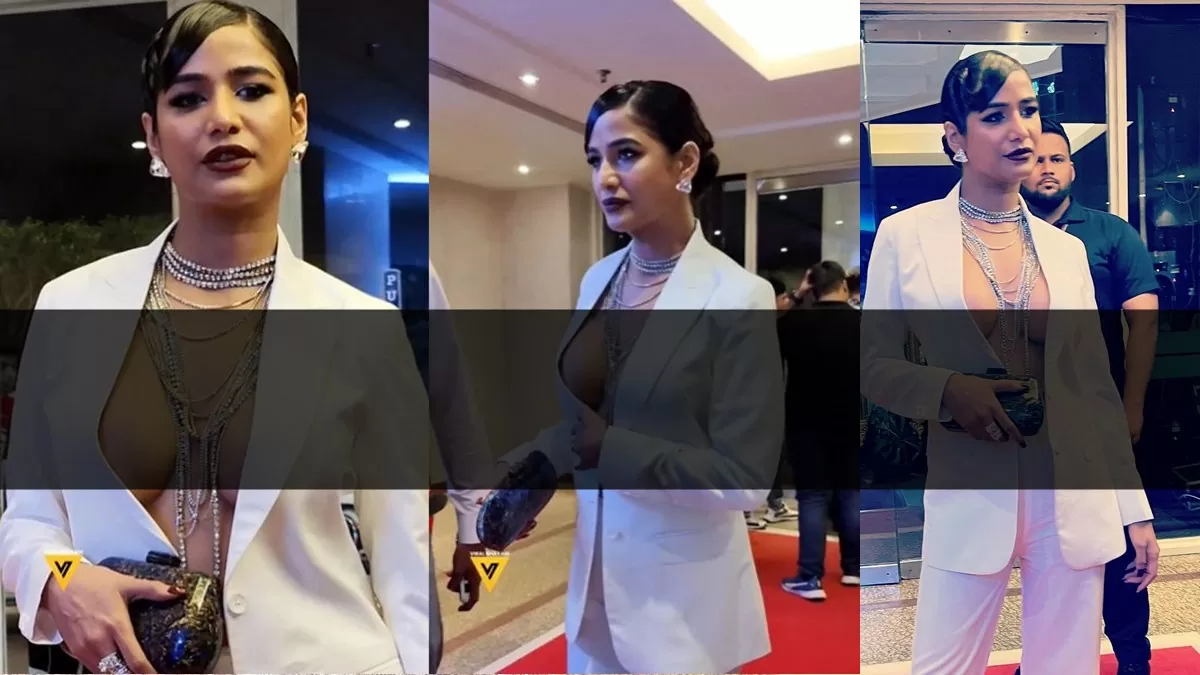 The famous actress Poonam Pandey came to the award ceremony without wearing underclothes
