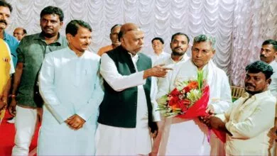 ಸಚಿವ ಕೆಎಚ್ ಮುನಿಯಪ್ಪ ಜನ್ಮದಿನ: ಹೂಗೂಚ್ಚ ನೀಡಿ ಶುಭಾಶಯ