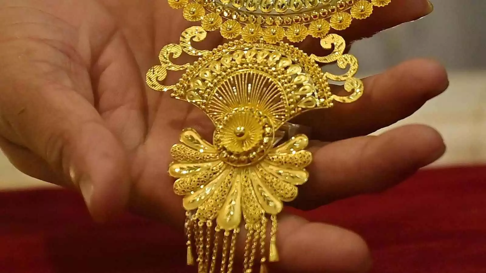 ಚಿಕ್ಕ ಚಿನ್ನದ ಚೈನ್ ತಗೋಳೋಕೂ ಬೇಕು ಲಕ್ಷ ರೂಪಾಯಿ! ಚಿನ್ನದ ಬೆಲೆ ಭಾರೀ ಏರಿಕೆ