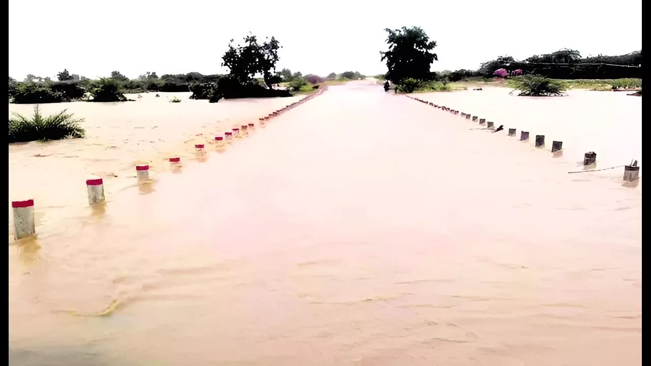 Karnataka Rains : ಕಲ್ಯಾಣ ಕರ್ನಾಟಕ ಭಾಗದಲ್ಲಿ ಭಾರೀ ಮಳೆ, ಗ್ರಾಮಗಳು ಜಲಾವೃತ