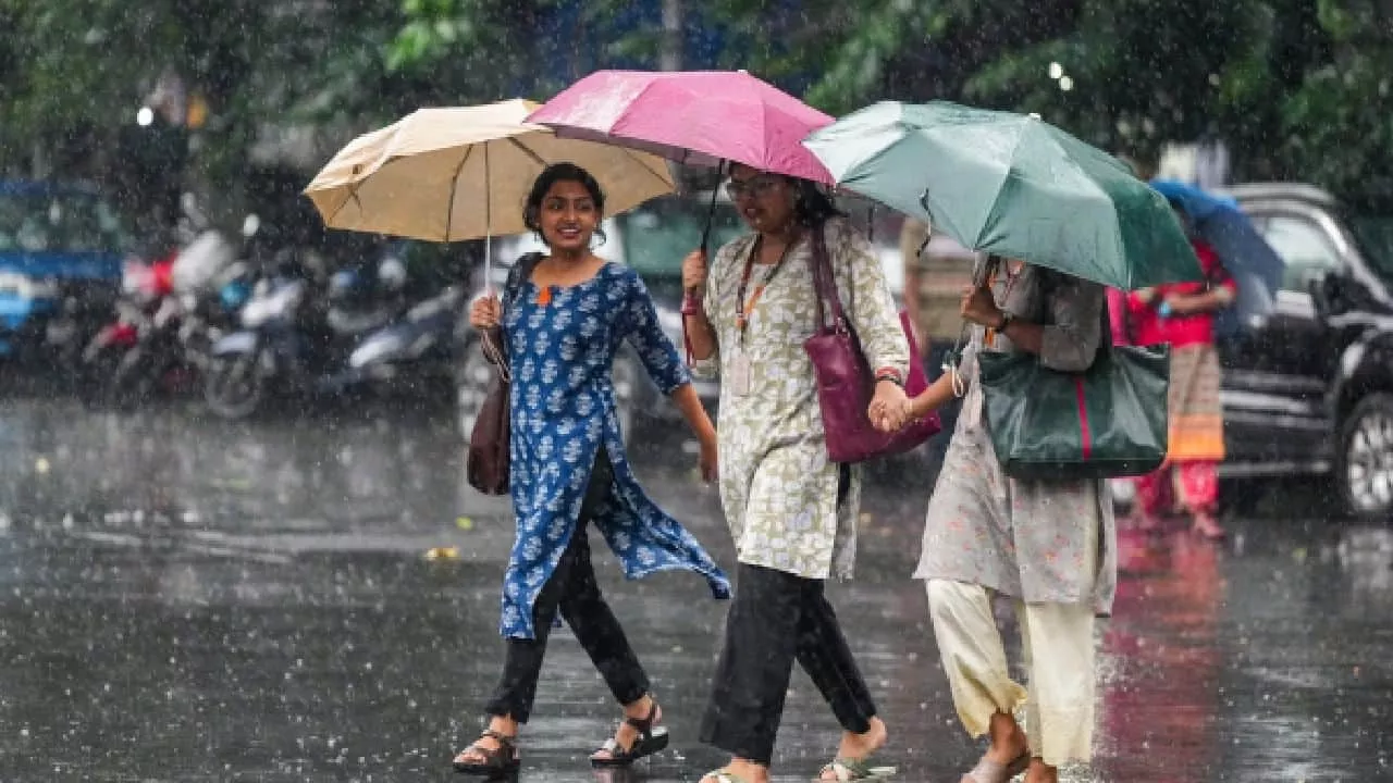 ಉತ್ತರ ಕರ್ನಾಟಕ ಭಾಗದಲ್ಲಿ ಧಾರಾಕಾರ ಮಳೆ! ಹಲವೆಡೆ ಮನೆಗಳಿಗೆ ನೀರು ನುಗ್ಗಿ ಸಂಕಷ್ಟ