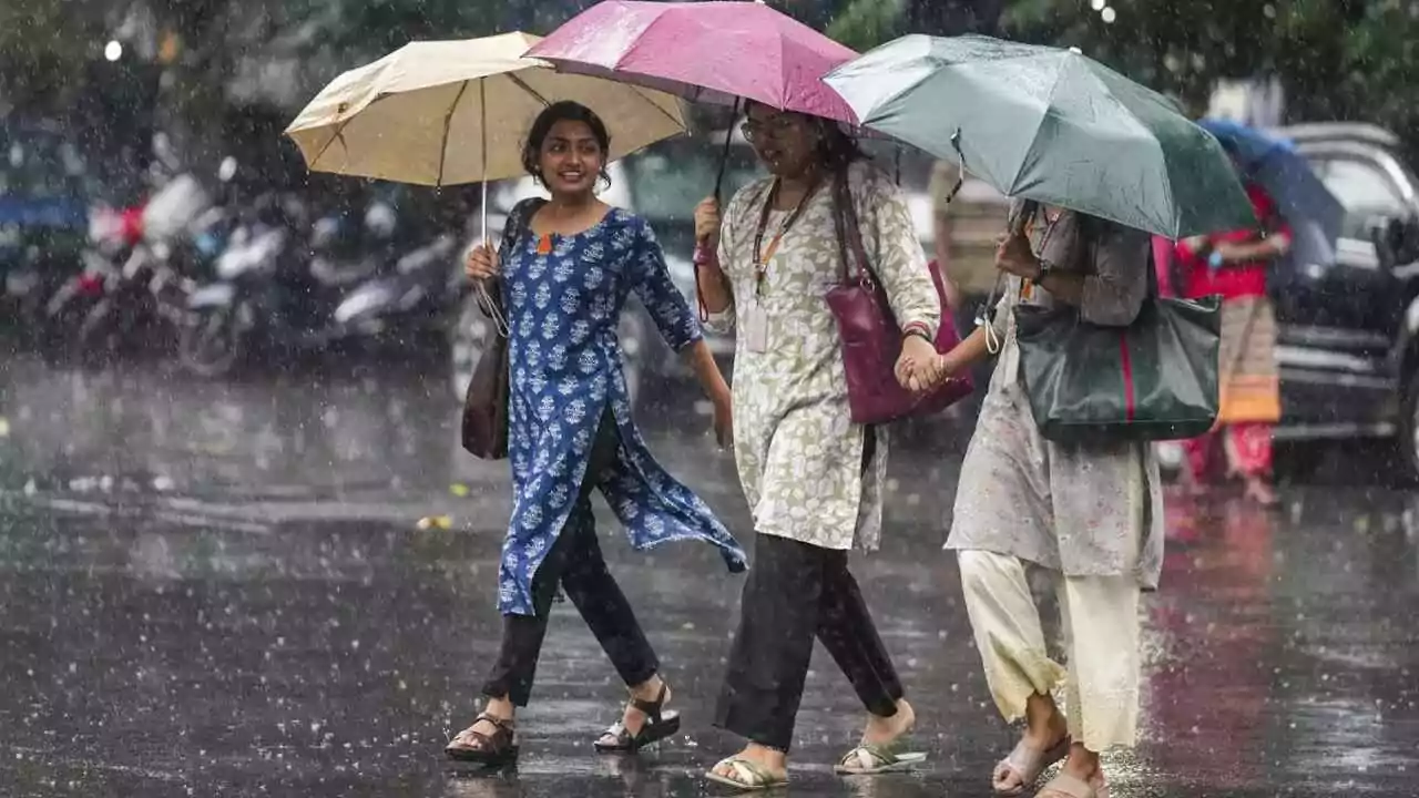 ಕರ್ನಾಟಕದಲ್ಲಿ 2 ದಿನ ಮಳೆ! ಬೆಂಗಳೂರು, ಕೋಲಾರ ಸೇರಿ 5 ಜಿಲ್ಲೆಗಳಿಗೆ ಯೆಲ್ಲೋ ಅಲರ್ಟ್