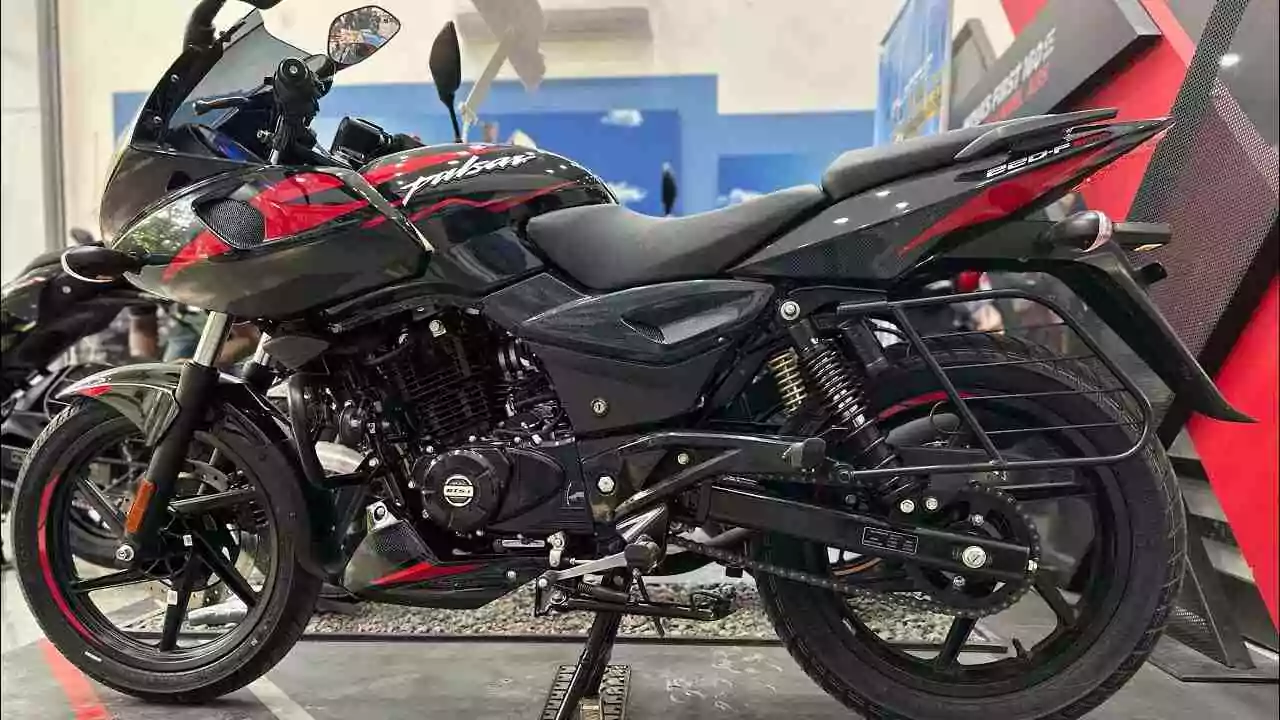 ಬಜಾಜ್ Pulsar 220F ಹೊಸ ಅವತಾರದಲ್ಲಿ ಲಾಂಚ್, ಯುವ ಬೈಕ್ ಪ್ರಿಯರಿಗೆ ಮತ್ತೆ ಕ್ರೇಜ್