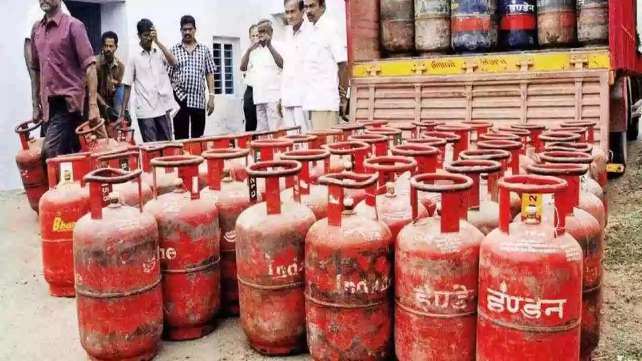 ಗ್ಯಾಸ್ ಏಜೆನ್ಸಿ ಆರಂಭಿಸಬೇಕಾ? ನೀವು ಡೀಲರ್ ಆದ್ರೆ.. ತಿಂಗಳಿಗೆ ಎಷ್ಟು ಲಕ್ಷ ಗಳಿಸಬಹುದು ಗೊತ್ತಾ?