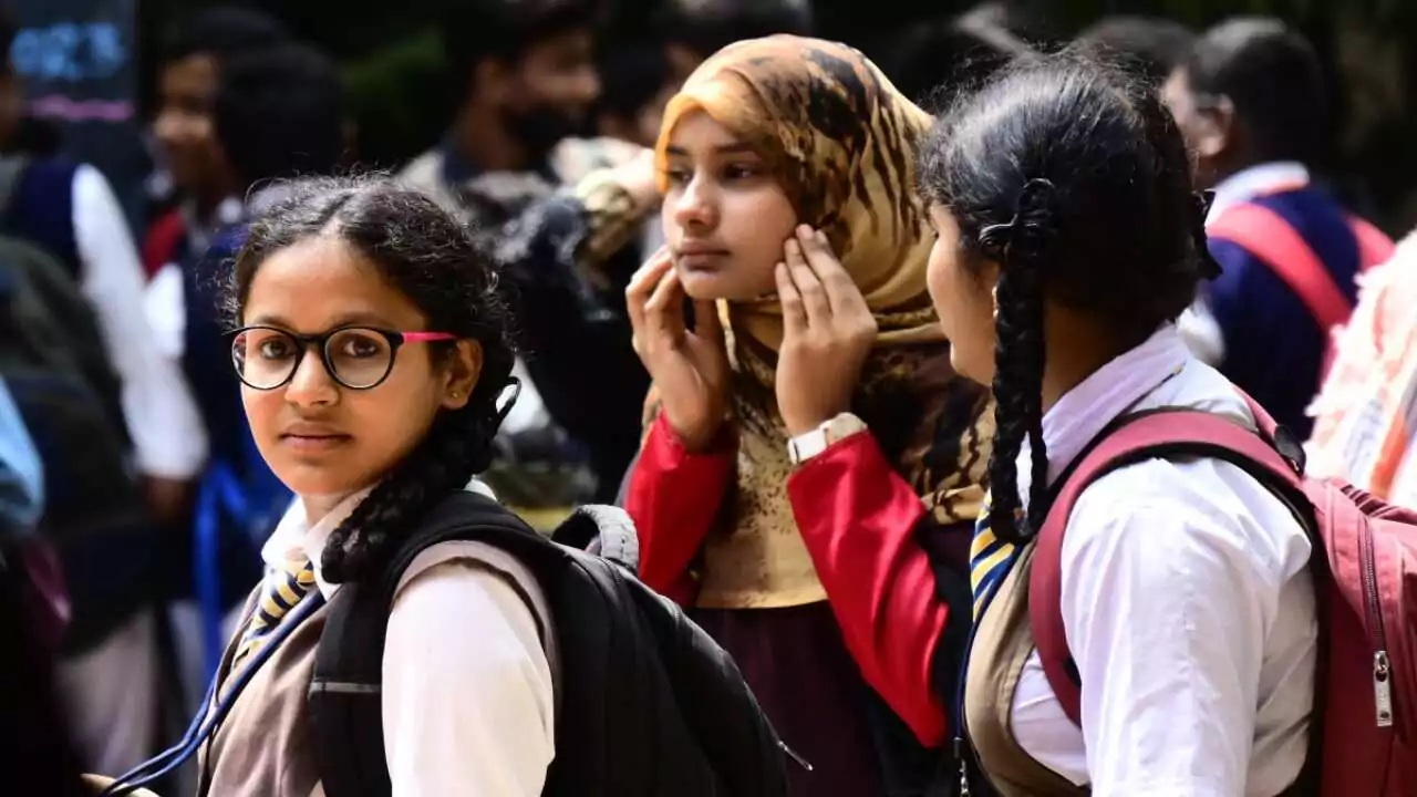 ಎಸ್‌ಎಸ್‌ಎಲ್‌ಸಿ ಟಾಪರ್‌ಗಳಿಗೆ ಲ್ಯಾಪ್‌ಟಾಪ್ ಬದಲು 50,000 ನಗದು ಬಹುಮಾನ