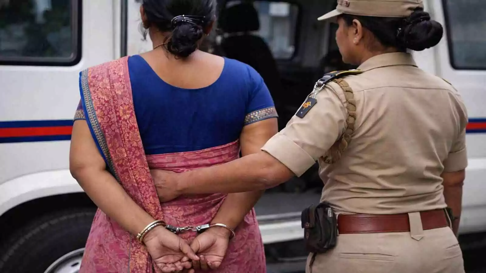 ಬೆಂಗಳೂರು ವೃದ್ಧ ದಂಪತಿಗೆ ವಂಚನೆ, ಮನೆಗೆಲಸದಾಕೆ ಬಂಧನ! 54 ಗ್ರಾಂ ಚಿನ್ನಾಭರಣ ಹಾಗೂ 8 ಲಕ್ಷ ನಗದು ವಶ