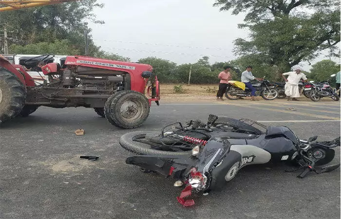 ಕೋಲಾರದಲ್ಲಿ ಭೀಕರ ಅಪಘಾತ.. ತಂದೆ-ತಾಯಿ, ಮಗಳು ಸ್ಥಳದಲ್ಲೇ ಸಾವು