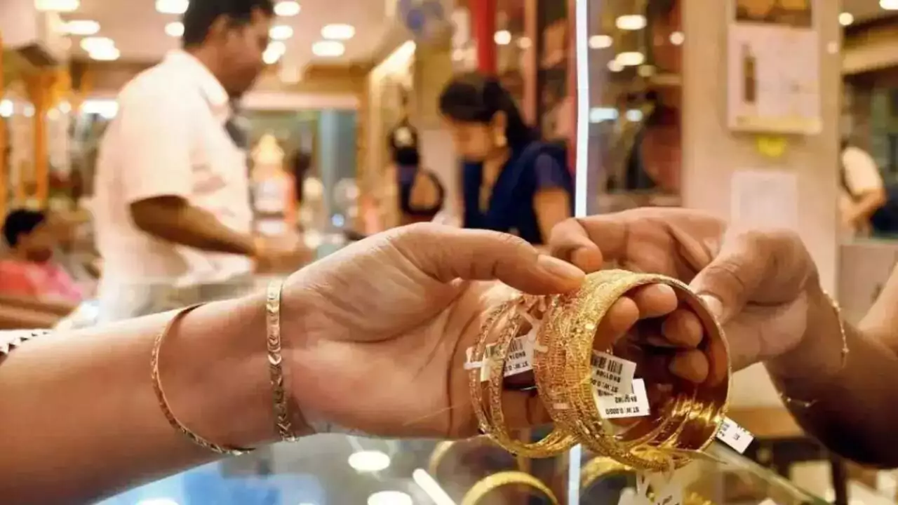 ಇಂದಿನ ಚಿನ್ನದ ಬೆಲೆ ಪ್ರಕಟ; ಇಳಿಕೆಯ ಹಾದಿಯಲ್ಲಿದ್ದ ಚಿನ್ನದ ಬೆಲೆ ಮತ್ತೆ ಏರಿಕೆಯತ್ತ