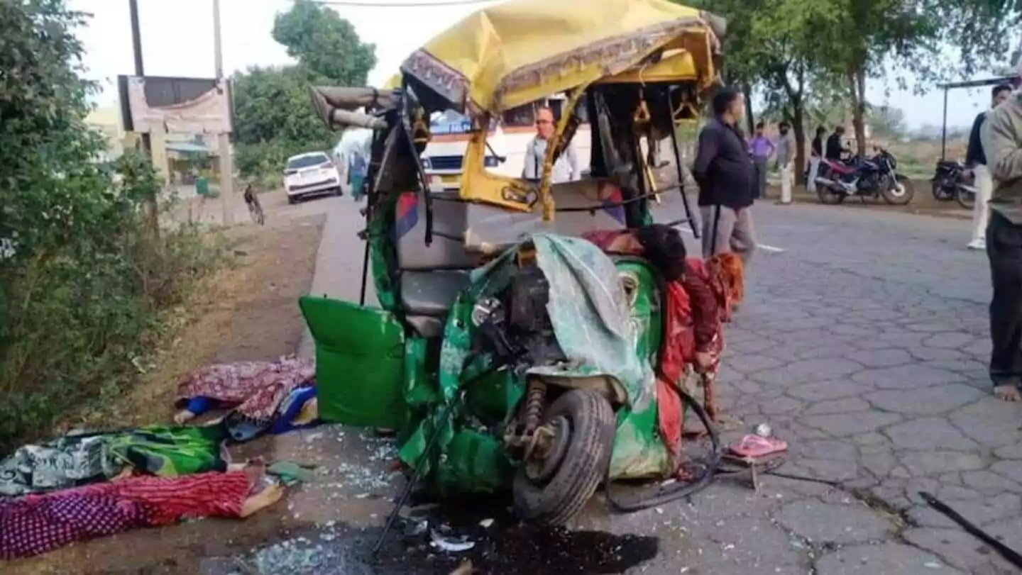 ಭೀಕರ ರಸ್ತೆ ಅಪಘಾತ! ಬಸ್-ಆಟೋ ಡಿಕ್ಕಿ: 7 ಮಂದಿ ಸ್ಥಳದಲ್ಲೇ ಸಾವು