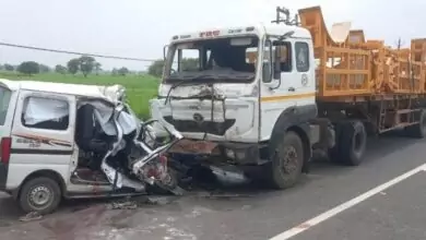 ಭೀಕರ ಅಪಘಾತ: ಕಾರಿಗೆ ಕಂಟೈನರ್ ಲಾರಿ ಡಿಕ್ಕಿ, ಆರು ಮಂದಿ ಸ್ಥಳದಲ್ಲೇ ಸಾವು