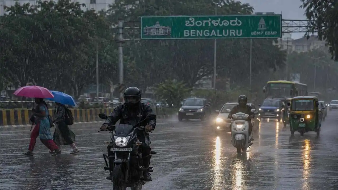 ಕರ್ನಾಟಕ ಜನರೇ ಗಮನಿಸಿ! ಬೆಂಗಳೂರು ಸೇರಿ 30ಕ್ಕೂ ಹೆಚ್ಚು ಜಿಲ್ಲೆಗಳಲ್ಲಿ ಮಳೆ, ಗಾಳಿ ಮುನ್ಸೂಚನೆ