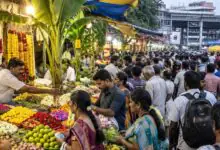 ಆಯುಧ ಪೂಜೆ ಖರೀದಿ, ಬೆಂಗಳೂರು ಕೆಆರ್ ಮಾರುಕಟ್ಟೆಯಲ್ಲಿ ಜನವೋ ಜನ! ಟ್ರಾಫಿಕ್ ಜಾಮ್