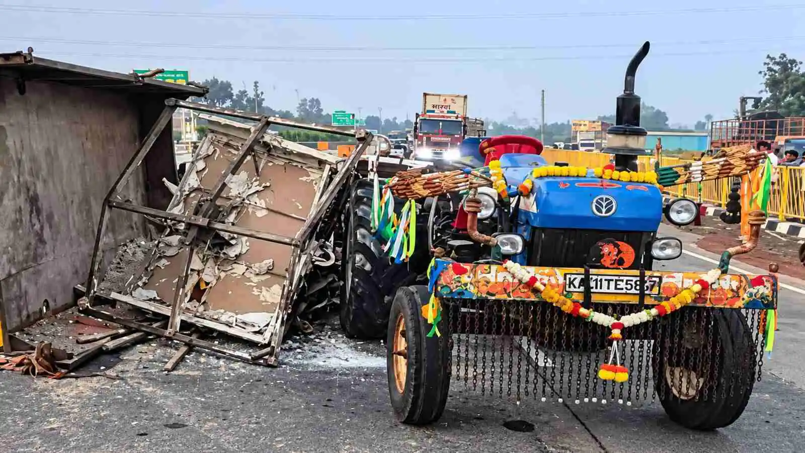 ಬೆಳಗಾವಿಯಲ್ಲಿ ಭೀಕರ ಅಪಘಾತ: ಟ್ರ್ಯಾಕ್ಟರ್‌ಗೆ ಟ್ರಕ್ ಡಿಕ್ಕಿ, ಮೂವರ ಸಾವು