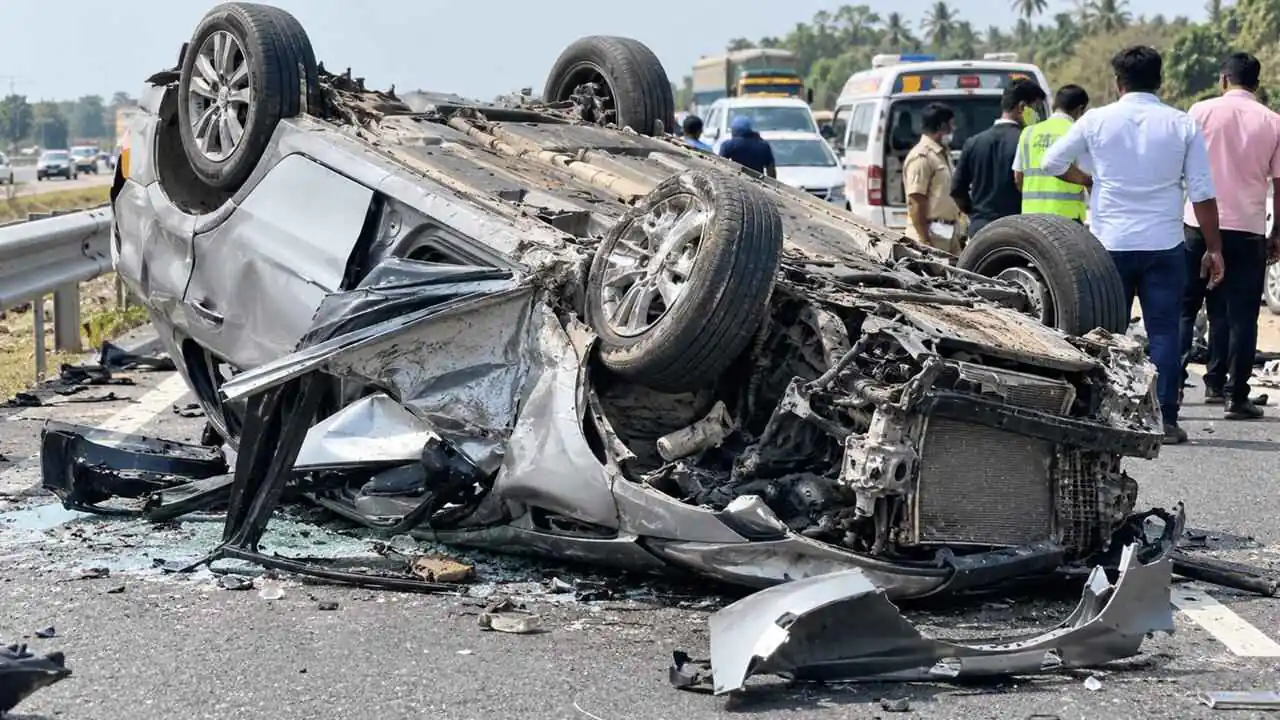 ಭೀಕರ ಅಪಘಾತ: ಚೆನ್ನೈ ಬೆಂಗಳೂರು ಎಕ್ಸ್ಪ್ರೆಸ್ವೇನಲ್ಲಿ ಕಾರು ಪಲ್ಟಿ; ಇಬ್ಬರು ಸಾವು, ಐವರಿಗೆ ಗಾಯ