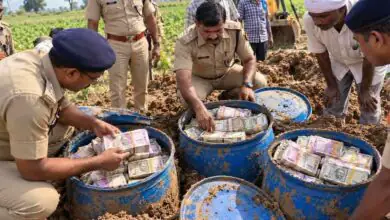 ರೈತನ ಹೊಲದಲ್ಲಿ 3 ಡ್ರಮ್ಗಳಲ್ಲಿ ಹೂತಿಟ್ಟಿದ್ದ ಕೋಟ್ಯಂತರ ರೂಪಾಯಿ ಹಣ ಪತ್ತೆ!