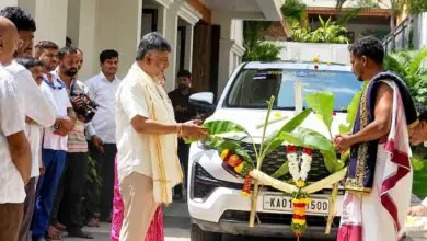 ಬೆಂಗಳೂರು ನಿವಾಸದಲ್ಲಿ ಕುಟುಂಬದ ಜೊತೆ ಆಯುಧ ಪೂಜೆ ಮಾಡಿದ ಡಿಕೆ ಶಿವಕುಮಾರ್