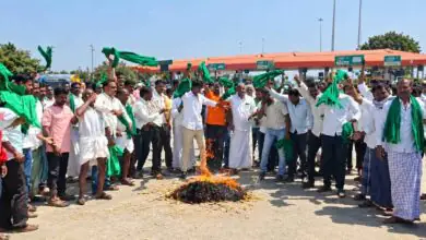 ಪ್ರತಿ ಟನ್ ಕಬ್ಬಿಗೆ 5,500 ಬೆಲೆ ನಿಗದಿಗೆ ಪಟ್ಟು; ಹಾವೇರಿಯಲ್ಲಿ ರೈತರ ಪ್ರತಿಭಟನೆ