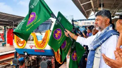 ಕರ್ನಾಟಕ ಪ್ರವಾಸೋದ್ಯಮಕ್ಕೆ ಮತ್ತಷ್ಟು ಮೆರುಗು, ಗೋಲ್ಡನ್ ಚಾರಿಯಟ್ ಪ್ರವಾಸಿ ರೈಲಿಗೆ ಸಿಎಂ ಚಾಲನೆ