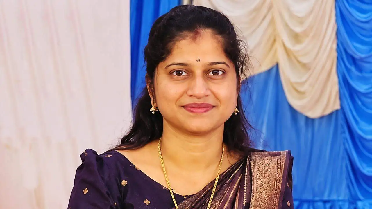 ಮೂವರನ್ನು ಗಲ್ಲಿಗೇರಿಸಿ ಅಂತ ಡೆತ್ನೋಟ್ ಬರೆದಿಟ್ಟು ನದಿಗೆ ಹಾರಿ ಶಿಕ್ಷಕಿ ಸಾವು