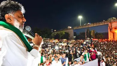 ಡಿಕೆಶಿ ಮನವಿಗೂ ಜಗ್ಗದ ಕಬ್ಬು ಬೆಳೆಗಾರರು; ಕಬ್ಬು ಬೆಲೆ 5,500 ರೂ.ಗೆ ಆಗ್ರಹ, ಪಟ್ಟು ಬಿಡದ ರೈತರು