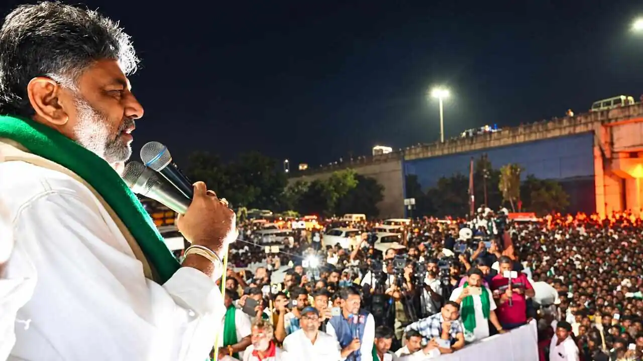 ಡಿಕೆಶಿ ಮನವಿಗೂ ಜಗ್ಗದ ಕಬ್ಬು ಬೆಳೆಗಾರರು; ಕಬ್ಬು ಬೆಲೆ 5,500 ರೂ.ಗೆ ಆಗ್ರಹ, ಪಟ್ಟು ಬಿಡದ ರೈತರು