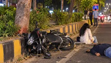 ಬೆಂಗಳೂರು: ಡಿವೈಡರ್ಗೆ ಡಿಕ್ಕಿ ಹೊಡೆದು ಮರಕ್ಕೆ ಅಪ್ಪಳಿಸಿದ ಬೈಕ್: ಸಾಫ್ಟ್ವೇರ್ ಉದ್ಯೋಗಿ ಸಾವು