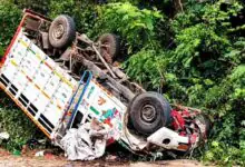ಘಾಟ್‌ನಲ್ಲಿ ಭೀಕರ ಅಪಘಾತ: ಬೊಲೆರೊ ವಾಹನ ಪಲ್ಟಿ, ಇಬ್ಬರು ಭಕ್ತರು ಸಾವು