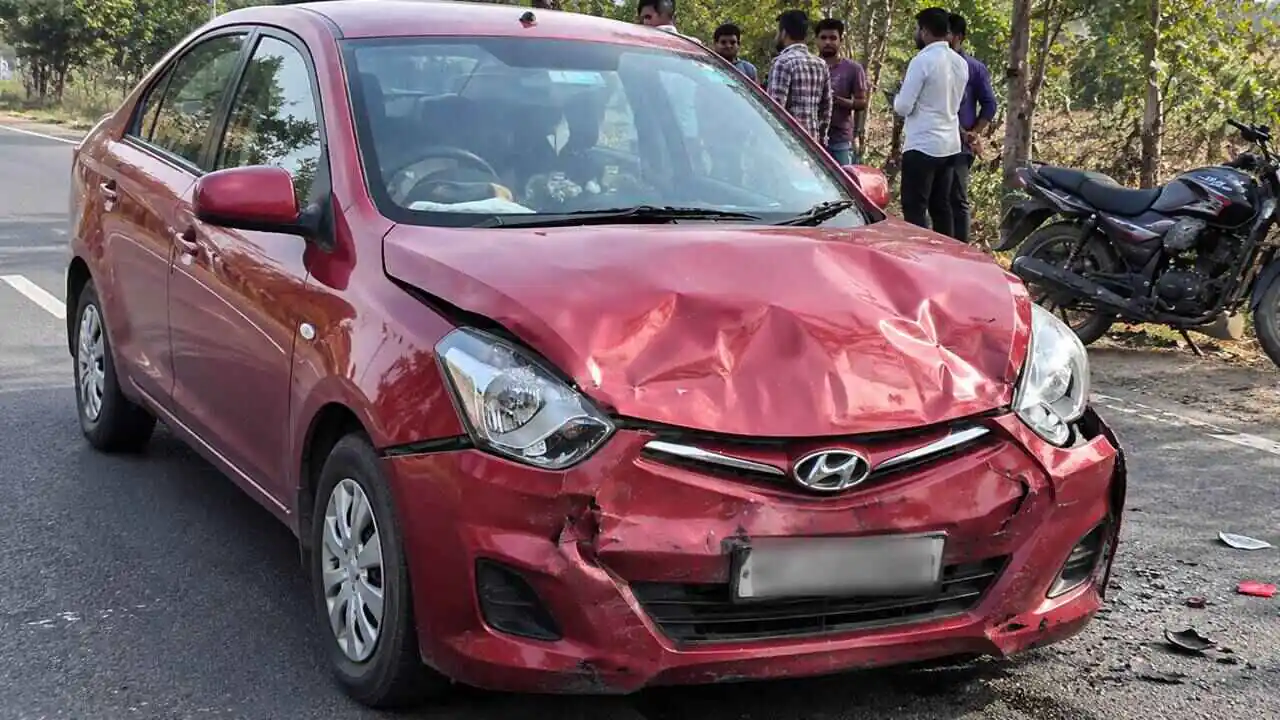 ಕಾರು ಮತ್ತು ಬೈಕ್ ನಡುವೆ ಭೀಕರ ಅಪಘಾತ; 2 ವರ್ಷದ ಮಗು ಸಾವು! ಇಬ್ಬರಿಗೆ ಗಂಭೀರ ಗಾಯ