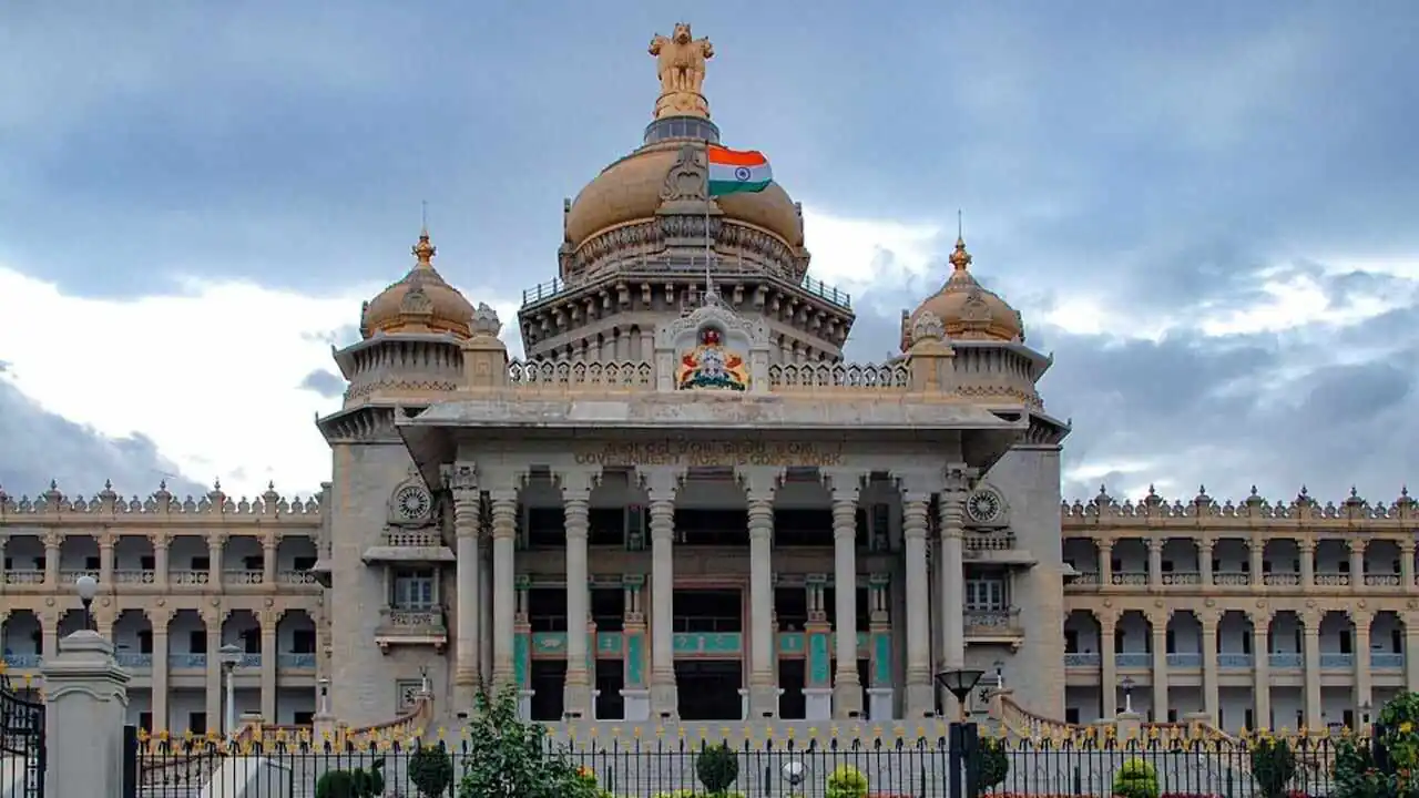 ಬೆಂಗಳೂರು: ವಿಧಾನಸೌಧದ ಮೆಟ್ಟಿಲುಗಳ ಮೇಲೆ ಉರ್ದು ಹಬ್ಬ ಆಚರಣೆಗೆ ಕರವೇ ತೀವ್ರ ವಿರೋಧ